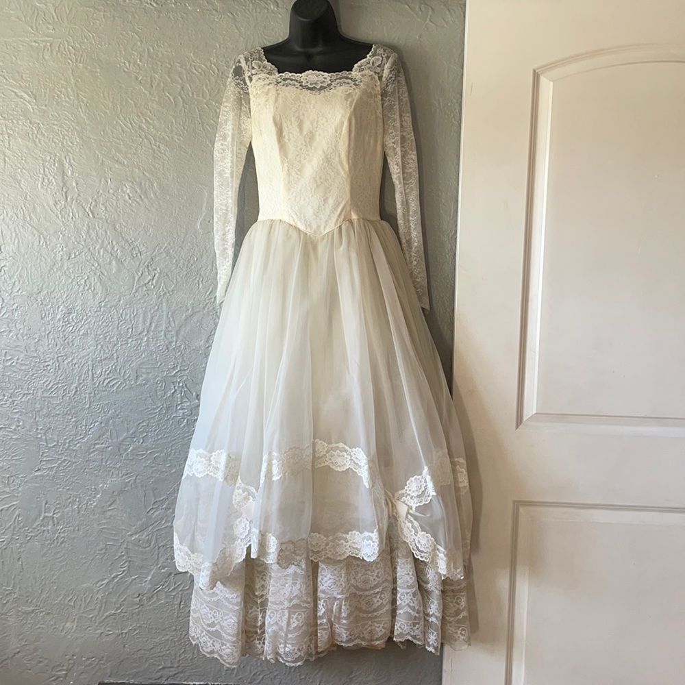 Vintage Lace Wedding Dress